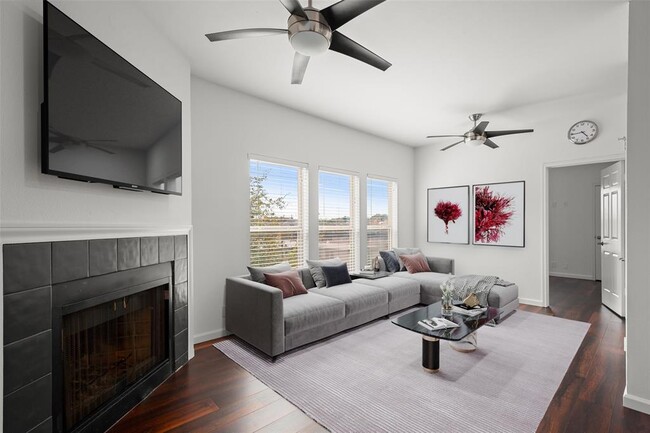 property at 2414 Longview St