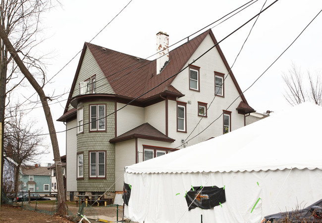 821 E University Ave in Ann Arbor, MI - Foto de edificio - Building Photo