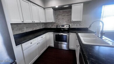 3337 S Parkside Dr in Tempe, AZ - Building Photo - Building Photo