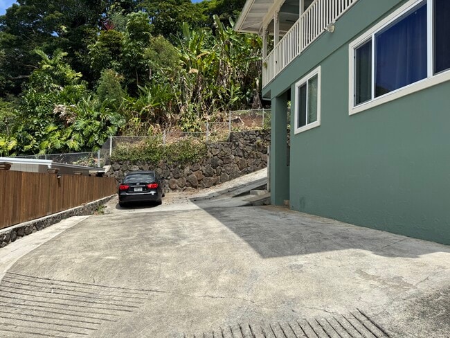 47-358 Lulani St, Unit B in Kaneohe, HI - Foto de edificio - Building Photo