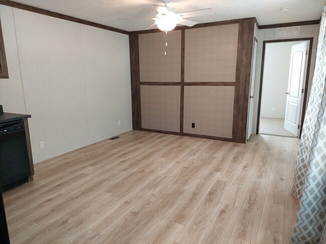 304 Butternut Ct in Belleville, MI - Building Photo - Building Photo