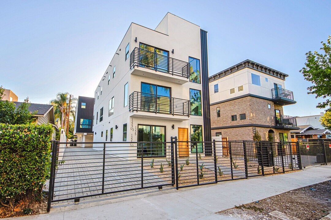 1225 N June St in Los Angeles, CA - Building Photo