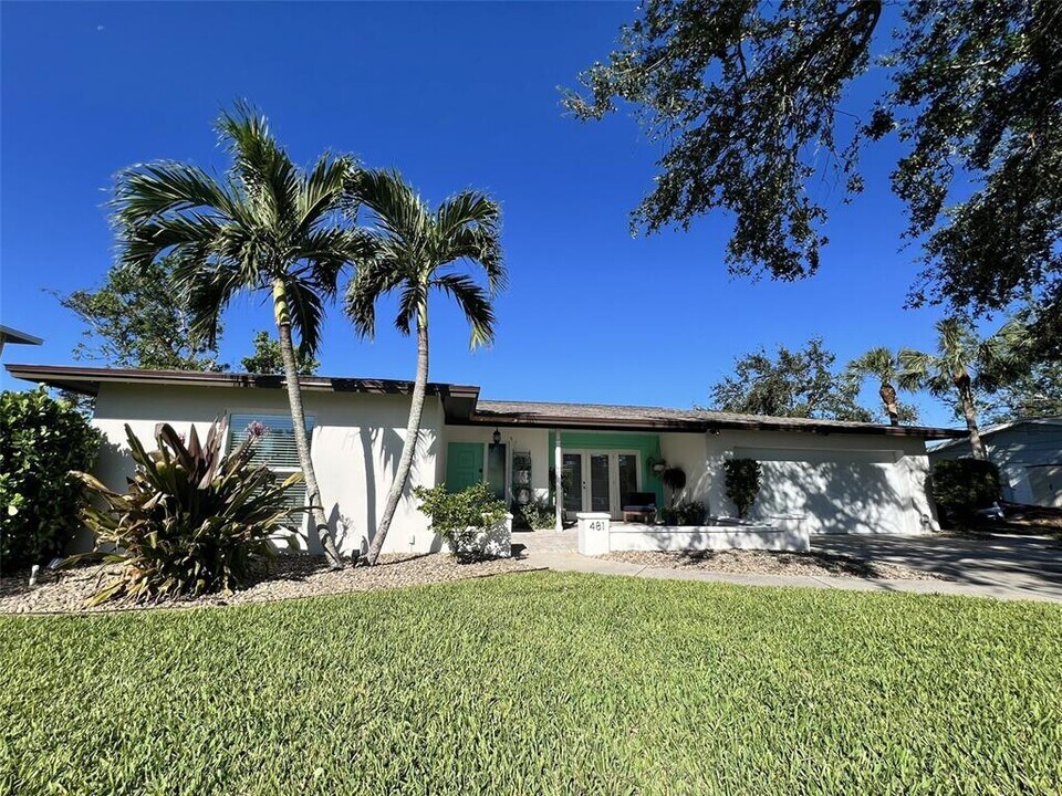 481 Magellan Dr in Sarasota, FL - Building Photo