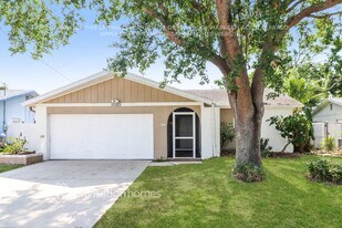 10325 56th St in Pinellas Park, FL - Building Photo