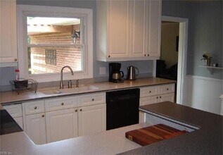 4632 Curtiss Dr in Virginia Beach, VA - Foto de edificio - Building Photo