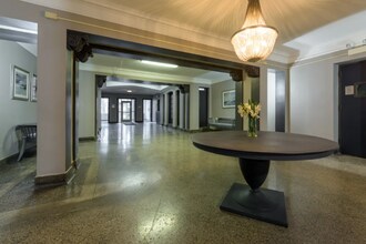 1320 E Hyde Park Blvd in Chicago, IL - Foto de edificio - Building Photo