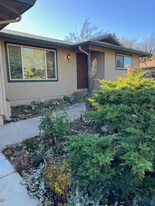 2532 Juanipero Way in Medford, OR - Building Photo