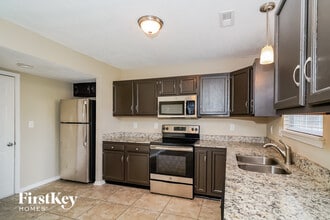 9106 Bagley Way in Indianapolis, IN - Foto de edificio - Building Photo