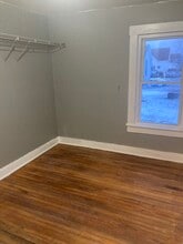 87 S Main St, Unit 4 lower rear in Angola, NY - Foto de edificio - Building Photo