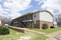 Briarwood Park Apartments photo'