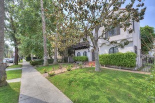 221 S Tower Dr in Beverly Hills, CA - Building Photo