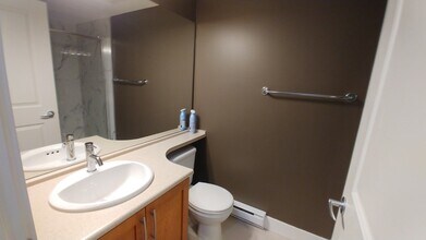 5740-5740 Toronto Rd in Vancouver, BC - Building Photo - Building Photo