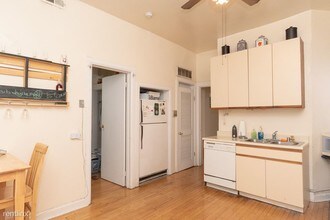 3238 N Sheffield Ave-Unit -Unit 2 in Chicago, IL - Foto de edificio - Building Photo