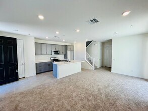 27019 Evening Sky Plz in Valencia, CA - Foto de edificio - Building Photo