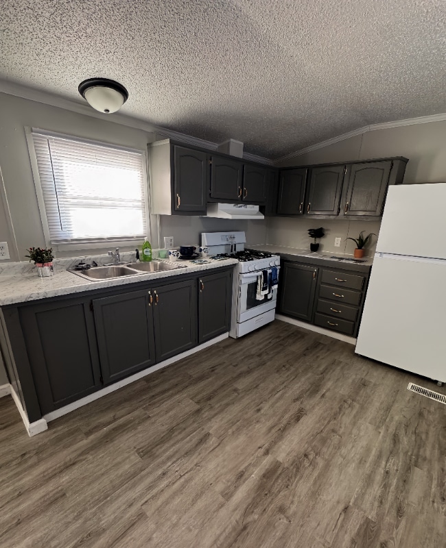 property at 2552 Smith Ave