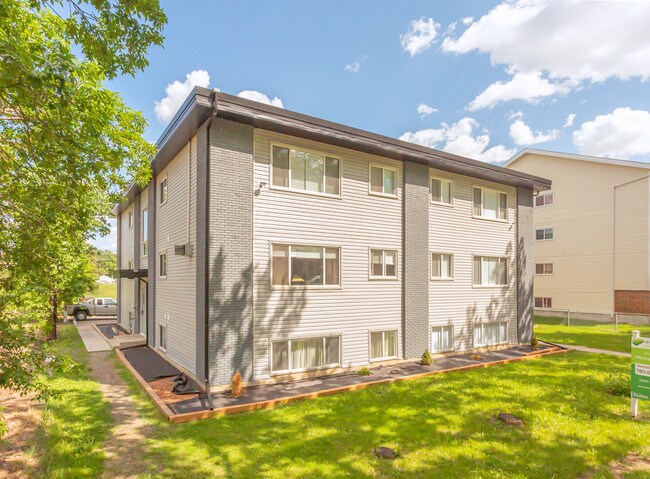 Michael Manor in Edmonton, AB - Building Photo - Building Photo