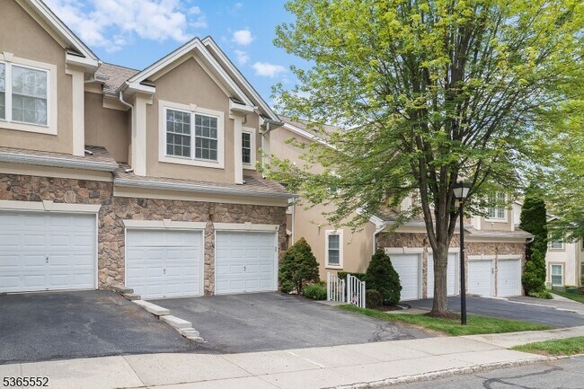 18 Henning Terrace in Denville, NJ - Building Photo - Building Photo