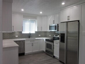 7571 Pierce St in Hollywood, FL - Building Photo - Building Photo