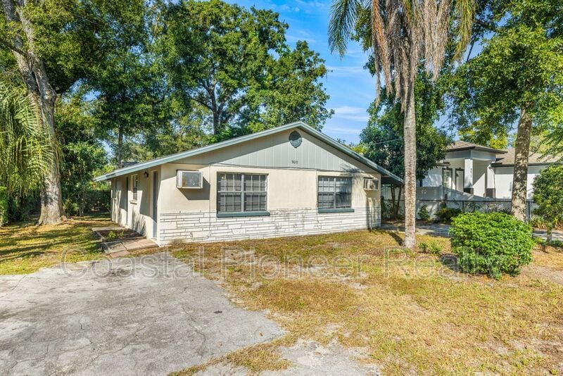 9610 N 12th St in Tampa, FL - Building Photo