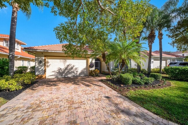4806 Europa Dr in Naples, FL - Building Photo - Building Photo