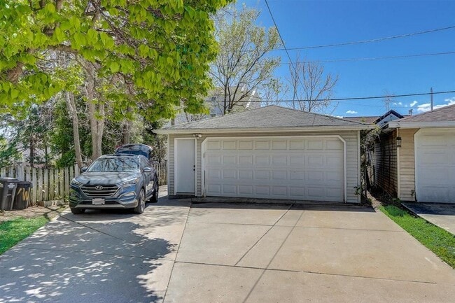 7217 Saint James St, Unit 7217 Lower in Wauwatosa, WI - Building Photo - Building Photo