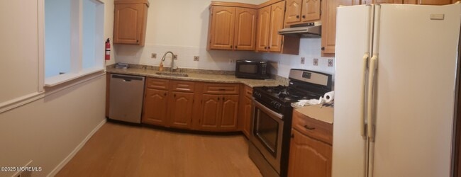 320 Tulip Ln in Freehold, NJ - Building Photo - Building Photo
