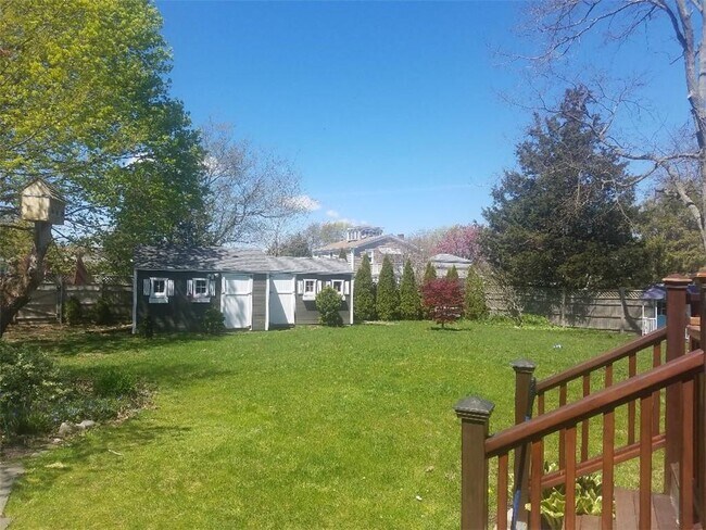 852 Anthony Rd in Portsmouth, RI - Building Photo - Building Photo