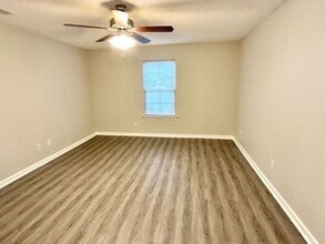 7915 Lowrance Rd in Memphis, TN - Foto de edificio - Building Photo