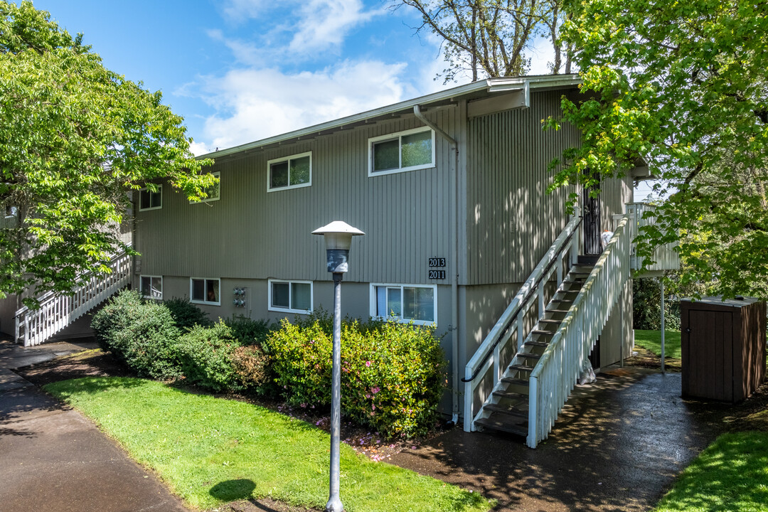 Westmoreland Village Condominiums in Eugene, OR - Building Photo