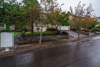 3803 SE Sunrise Dr in Camas, WA - Building Photo - Building Photo