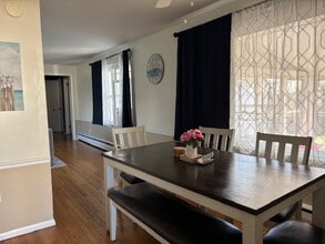 93 Seaside Ave in Guilford, CT - Building Photo - Building Photo