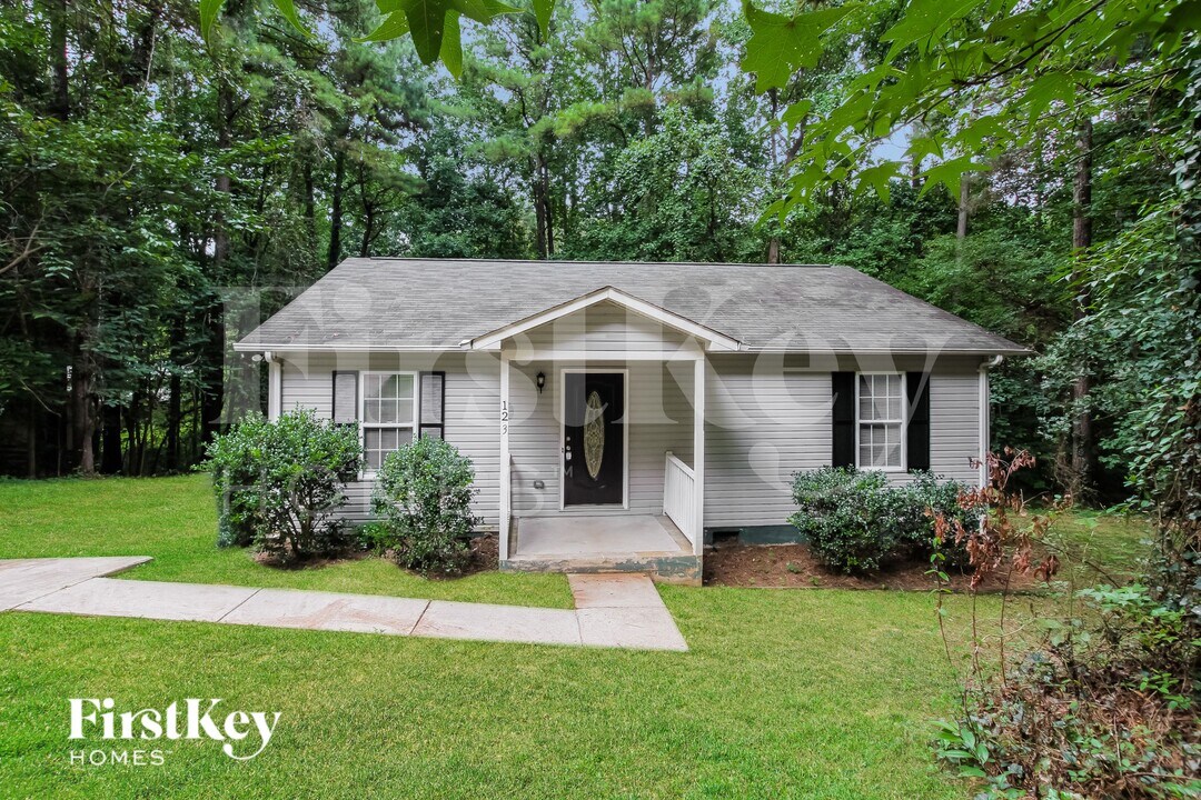 123 Mills Valley Dr in Mooresville, NC - Building Photo