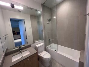 145 NW 31st St, Unit B2 in Miami, FL - Building Photo - Building Photo