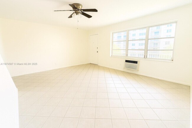 3923 NE 166th St in North Miami Beach, FL - Building Photo - Building Photo