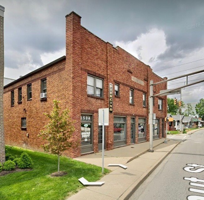 1500 S Walnut St in Bloomington, IN - Foto de edificio - Building Photo