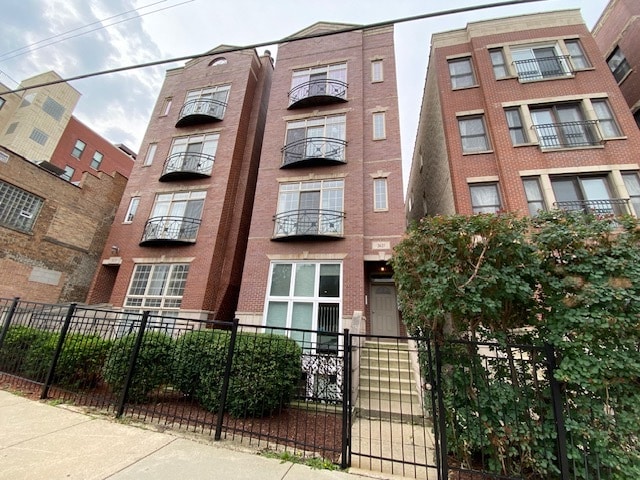 2625 W Belmont Ave, Unit 2
