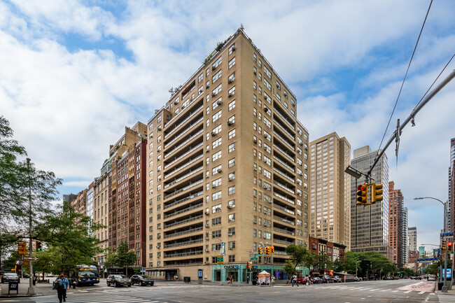 300 East 57th Street in New York, NY - Building Photo - Primary Photo