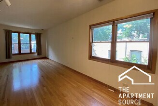 1351 N Wolcott Ave, Unit 2F in Chicago, IL - Building Photo - Building Photo