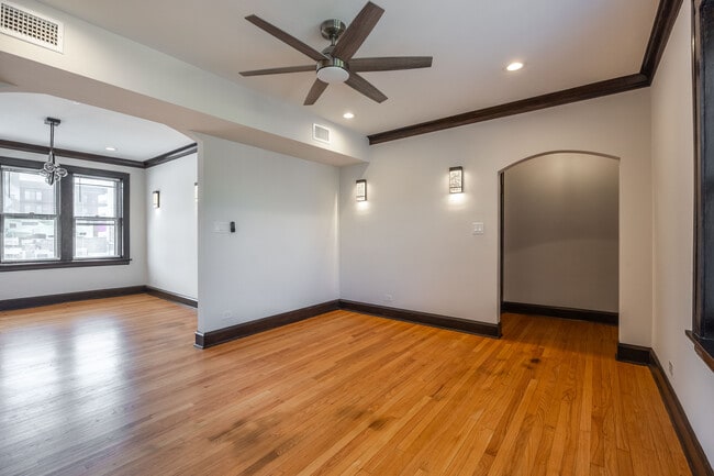 6409 N Talman Ave, Unit 301