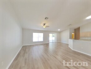 13029 Centennial St in Spring Hill, FL - Foto de edificio - Building Photo