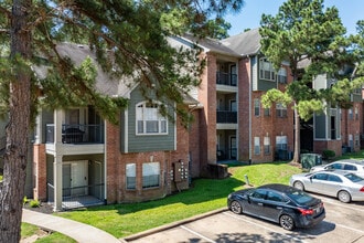 White Oak Apartments in Conroe, TX - Building Photo - Building Photo