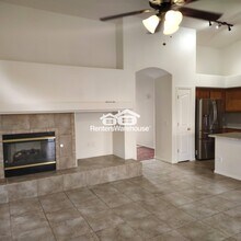 260 E Constitution Dr in Gilbert, AZ - Foto de edificio - Building Photo