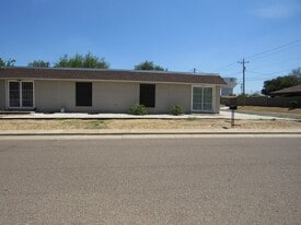 2401 E Frost St in Laredo, TX - Building Photo
