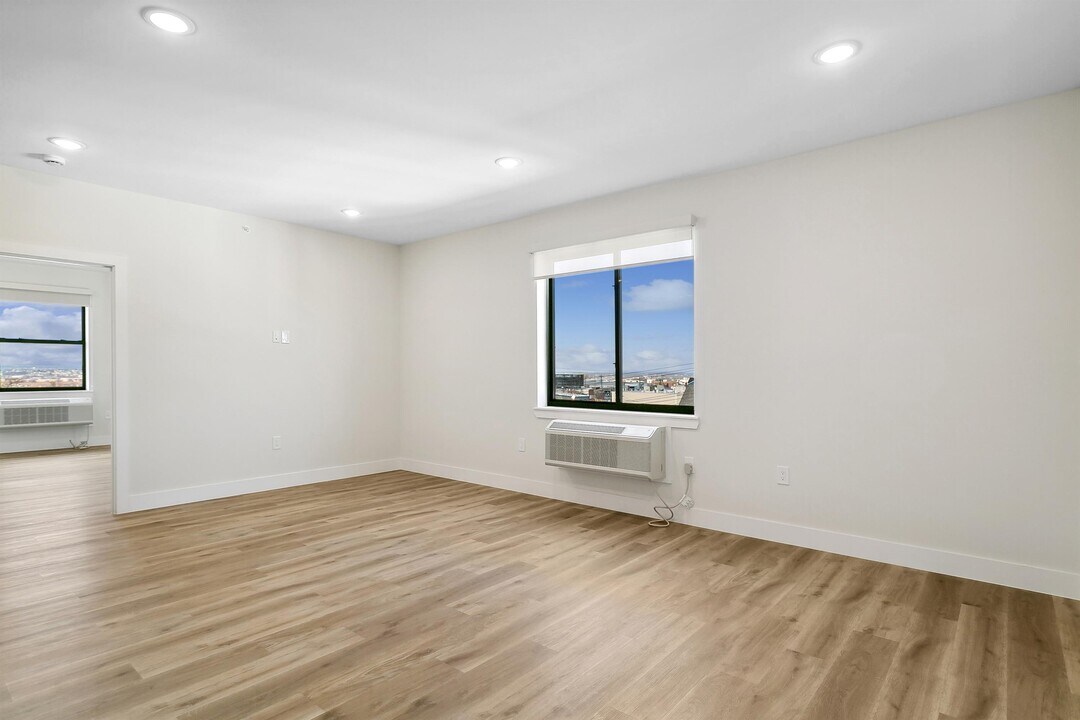 582-586-586 66th St in West New York, NJ - Building Photo