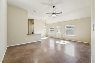 402 Jack Rabbit Ln in Buda, TX - Building Photo - Building Photo