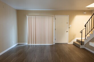 2525 Sir Francis Drake Blvd, Unit Townhome #17 in Fairfax, CA - Foto de edificio - Building Photo