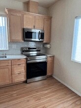 12215 Hawksmoor St, Unit B in Bakersfield, CA - Foto de edificio - Building Photo