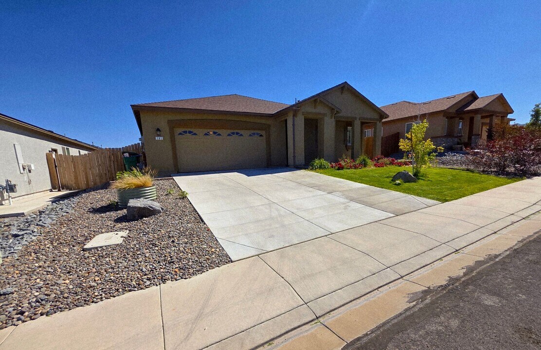 191 Walnut Ct in Fernley, NV - Building Photo