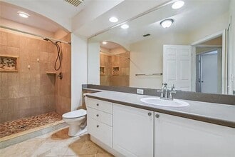 4008 Palmetto Palm Ct in Tampa, FL - Building Photo - Building Photo