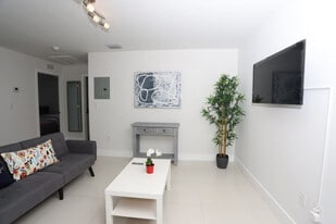 1375 SW 6th St in Miami, FL - Building Photo